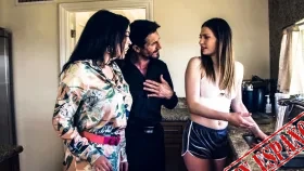 Mi Hijastra Busca Una Figura Paternal (Father Figure – Krissy Lynn, Kamryn Jade) – PureTaboo