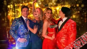 Reinas Del Baile Graduadas En Casa – (Prom Queens at Home) – SisSwap